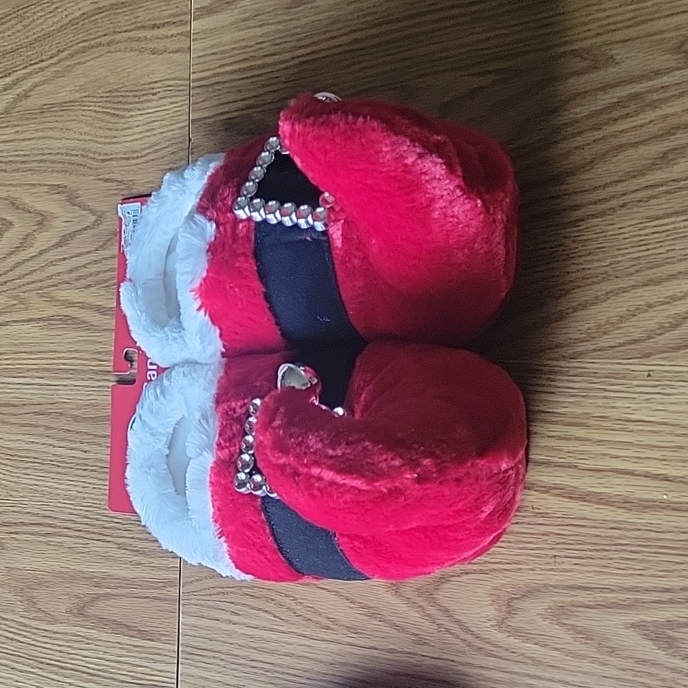 Dan Dee Santa slipers red white black silver size Medium (7/8)